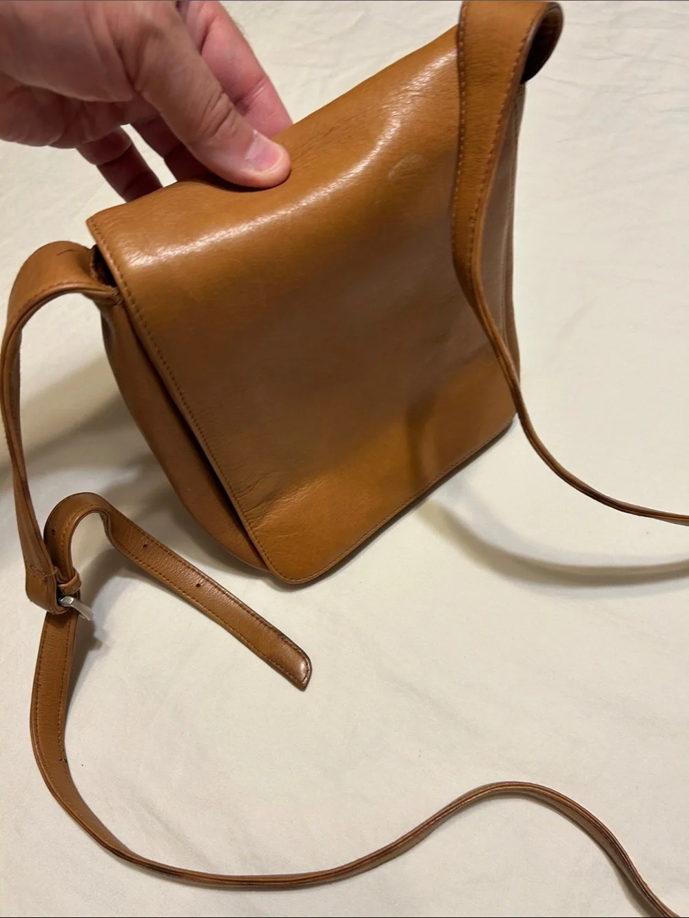 HOBO sleek tan